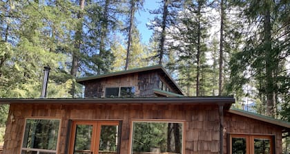 Luxury Fishing Cabin on the North Santiam