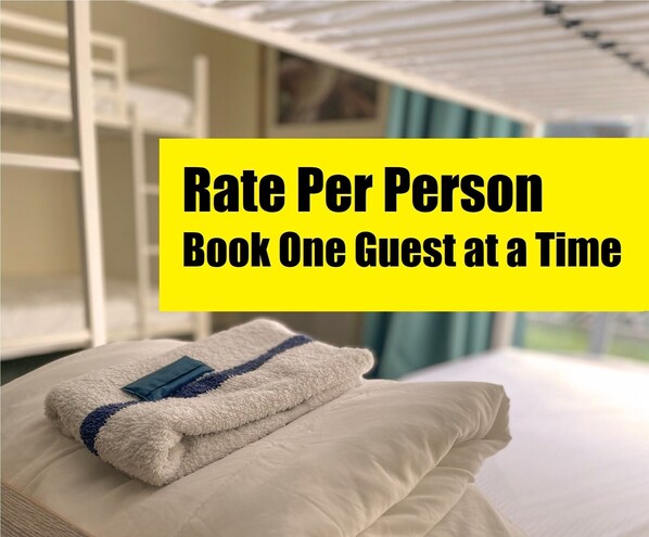 Desk, soundproofing, bed sheets - Bposhtels Hollywood Florida - Hostel (Hallandale Beach)