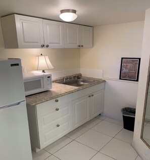 1 bedroom, desk, soundproofing, bed sheets