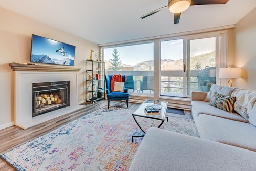 Luxury Condo with Gorgeous Views of Vail and Ski Slopes