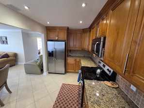 Fridge, microwave, oven, stovetop - Ocean Vacation Breeze Your best vacation spot only 1 mile to the Beach. (Lantana)