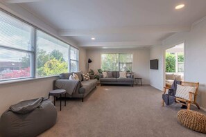 TV - Redwoods Haven | 100m to The Redwoods + Spa Pool (Rotorua)