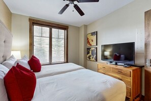 2 bedrooms, iron/ironing board, Internet, bed sheets