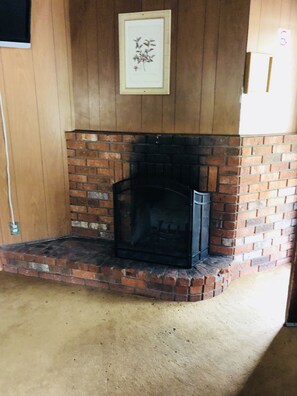 Cabin 7 - 1 Queen, Jaccuzzi Tub | Free WiFi, bed sheets - Mountain View Cabins (Wrightwood)