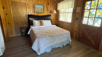 Cabin 9 - 1 Bedroom 1 Queen, 1 Twin Bed | Free WiFi, bed sheets