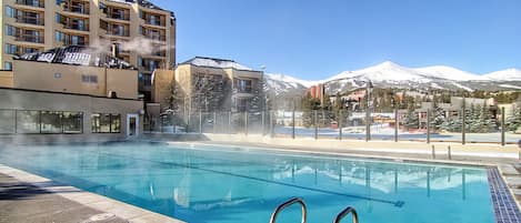 حمّام سباحة مُدفَّأ