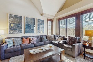 Télévision, cheminée, lecteur de DVD