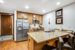 冰箱、微波炉、烤箱、炉灶