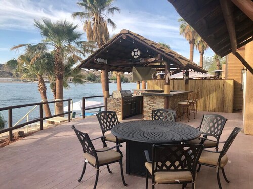 The Beachfront Villa 13