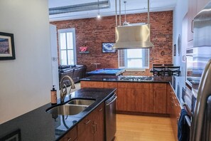 Interior - 1800 Sq Ft Loft Downtown Near Convention Center (Indianapolis)