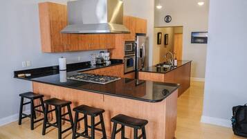 Fridge, microwave, oven, stovetop