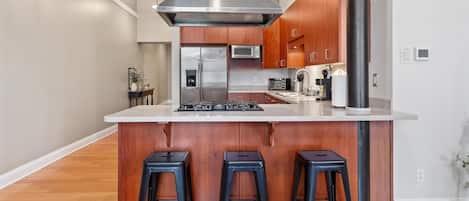 Fridge, microwave, oven, stovetop