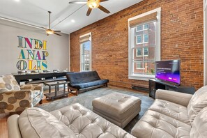 TV, offices - Modern Loft next to Georgia St. & Convention Ctr. (Indianapolis)