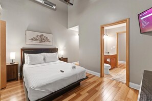 4 bedrooms, iron/ironing board, WiFi