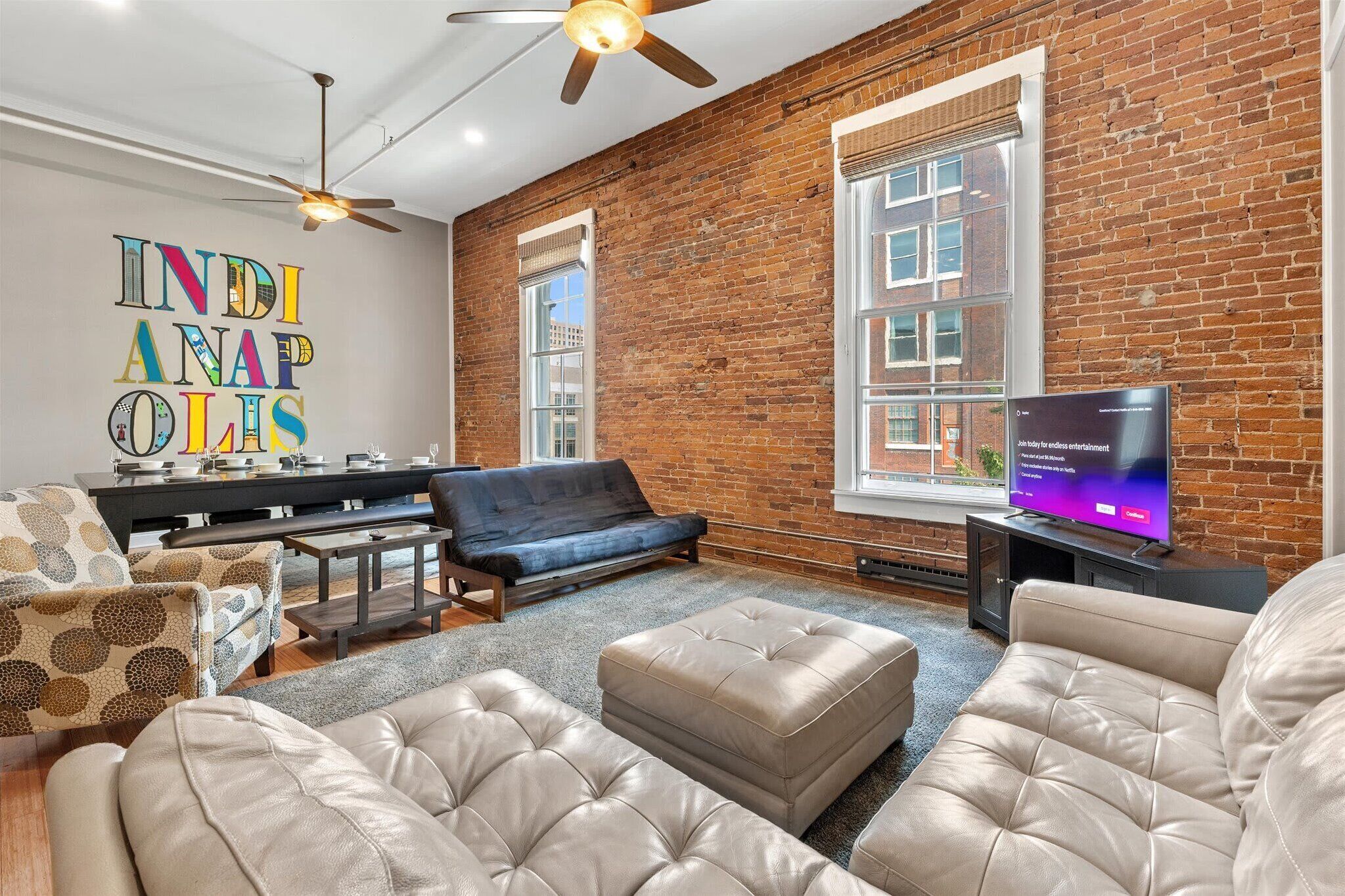 Televisión y oficina 