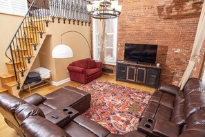 Televisión y oficina 