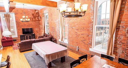 Luxurious Downtown Condo by Georgia St