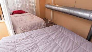 4 habitaciones, tabla de planchar con plancha y wifi