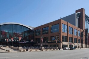 Luokittelematon kuva, 3 kautta 32, painike