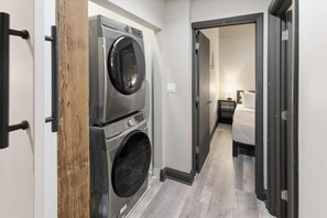 Luokittelematon kuva, 2 kautta 32, painike