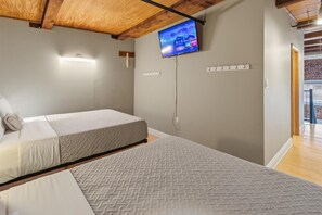 Luokittelematon kuva, 5 kautta 32, painike