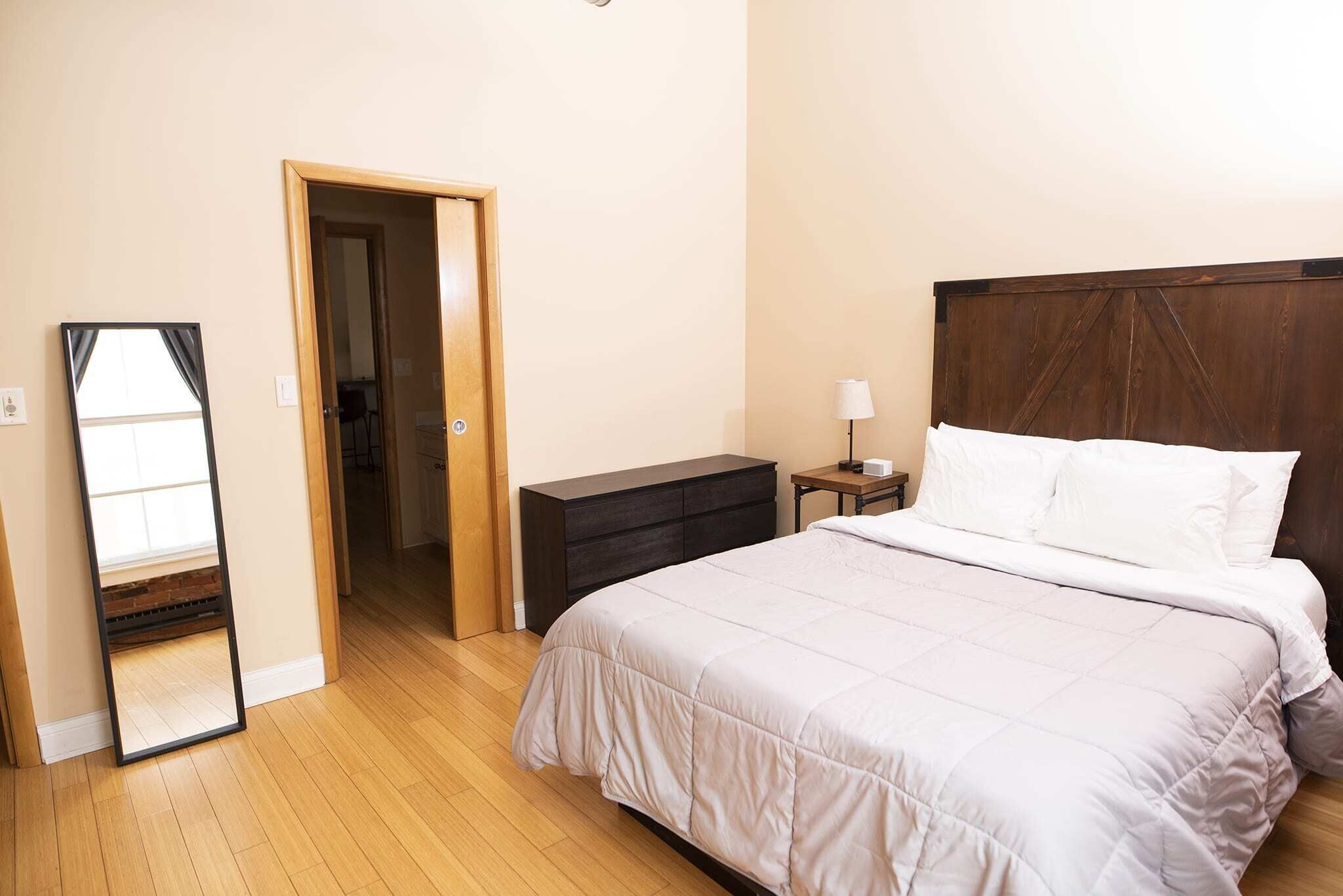 4 多间卧室、熨斗/熨衣板、WiFi、床单