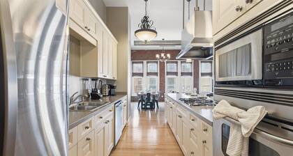 Top Floor Loft! 4 Bedrooms and 2,000 sq ft