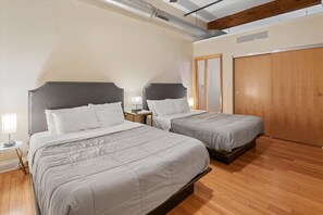 3 bedrooms, iron/ironing board, WiFi - Top Floor Loft in Downtown Indianapolis!!! (Indianapolis)