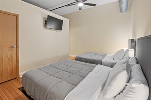 3 bedrooms, iron/ironing board, WiFi - Top Floor Loft in Downtown Indianapolis!!! (Indianapolis)