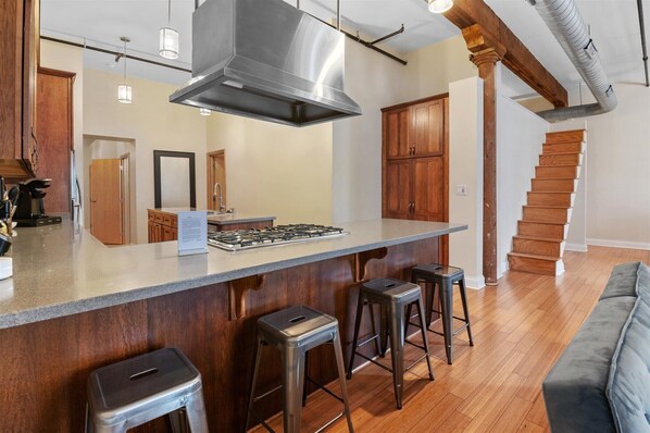 Fridge, microwave, oven, stovetop - Top Floor Loft in Downtown Indianapolis!!! (Indianapolis)