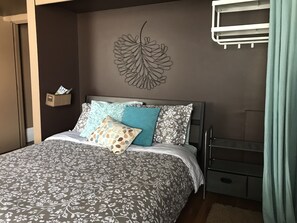 2 habitaciones, escritorio, tabla de planchar con plancha y wifi gratis