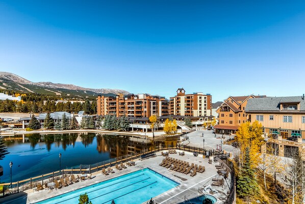 Een verwarmd zwembad