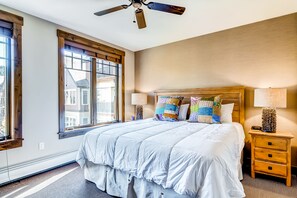 4 slaapkamers, een strijkplank/strijkijzer, wifi, beddengoed