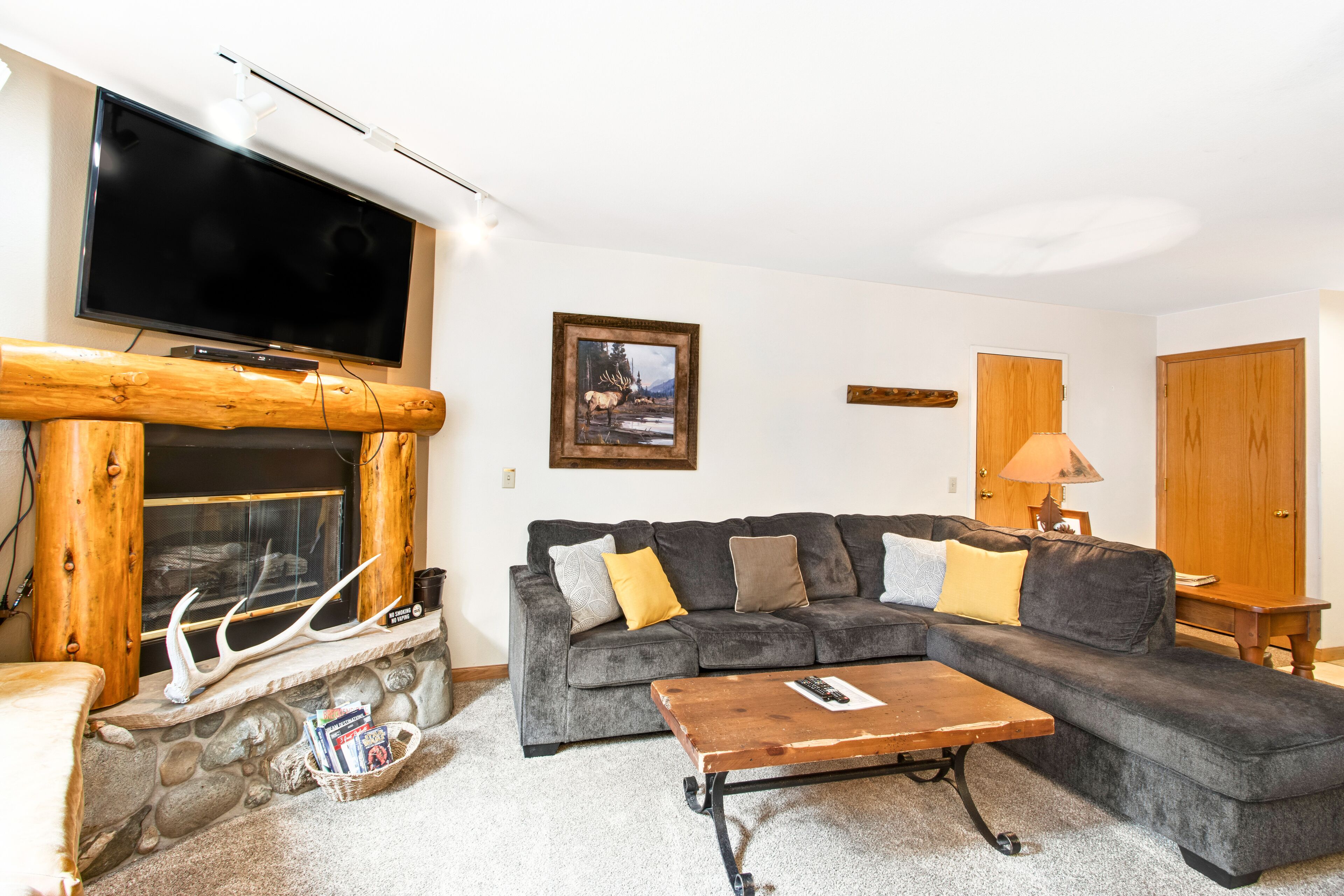 Second-floor condo with hot tub, pool, gym, & incredible views from balcony
