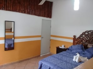 Habitación básica, 1 cama matrimonial | Wifi gratis 