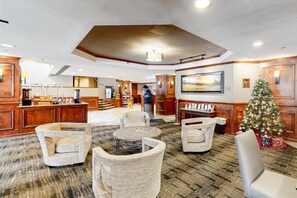 Bar (on property) - Charming 333-Sq.Ft Studio w/ Hot Tub, Pool, Gym & Sauna Access (Breckenridge)