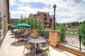 Outdoor dining - Luxury condo with hot tubs & pool, walk to lifts & downtown Breckenridge (Breckenridge)