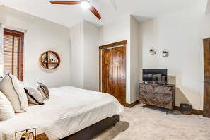 2 habitaciones, tabla de planchar con plancha, internet y ropa de cama 