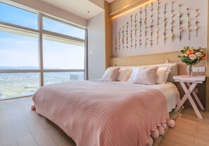 Suite Deluxe | Una scrivania, postazione laptop, Wi-Fi gratuito