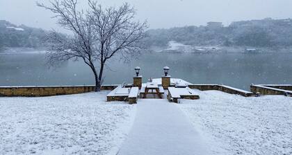 COWBOY CABIN with Lake Views - perfect for a weekend getaway