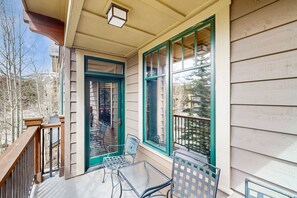 Property grounds - Main Street condo with outdoor pool, hot tubs & gym - walk to Peak 9 lifts (Breckenridge)