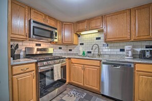 Fridge, microwave, stovetop, dishwasher