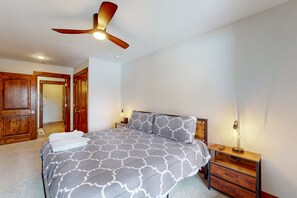 2 bedrooms, iron/ironing board, Internet, bed sheets