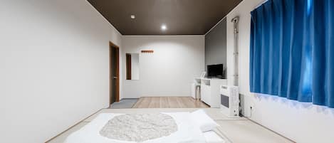 Japanese Room with Shared Washroom Twin | Free WiFi