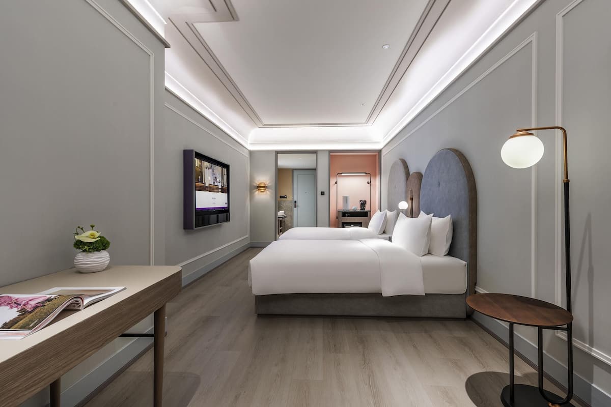 Deluxe Room, 1 King Bed | Minibar, desk, laptop workspace, free WiFi