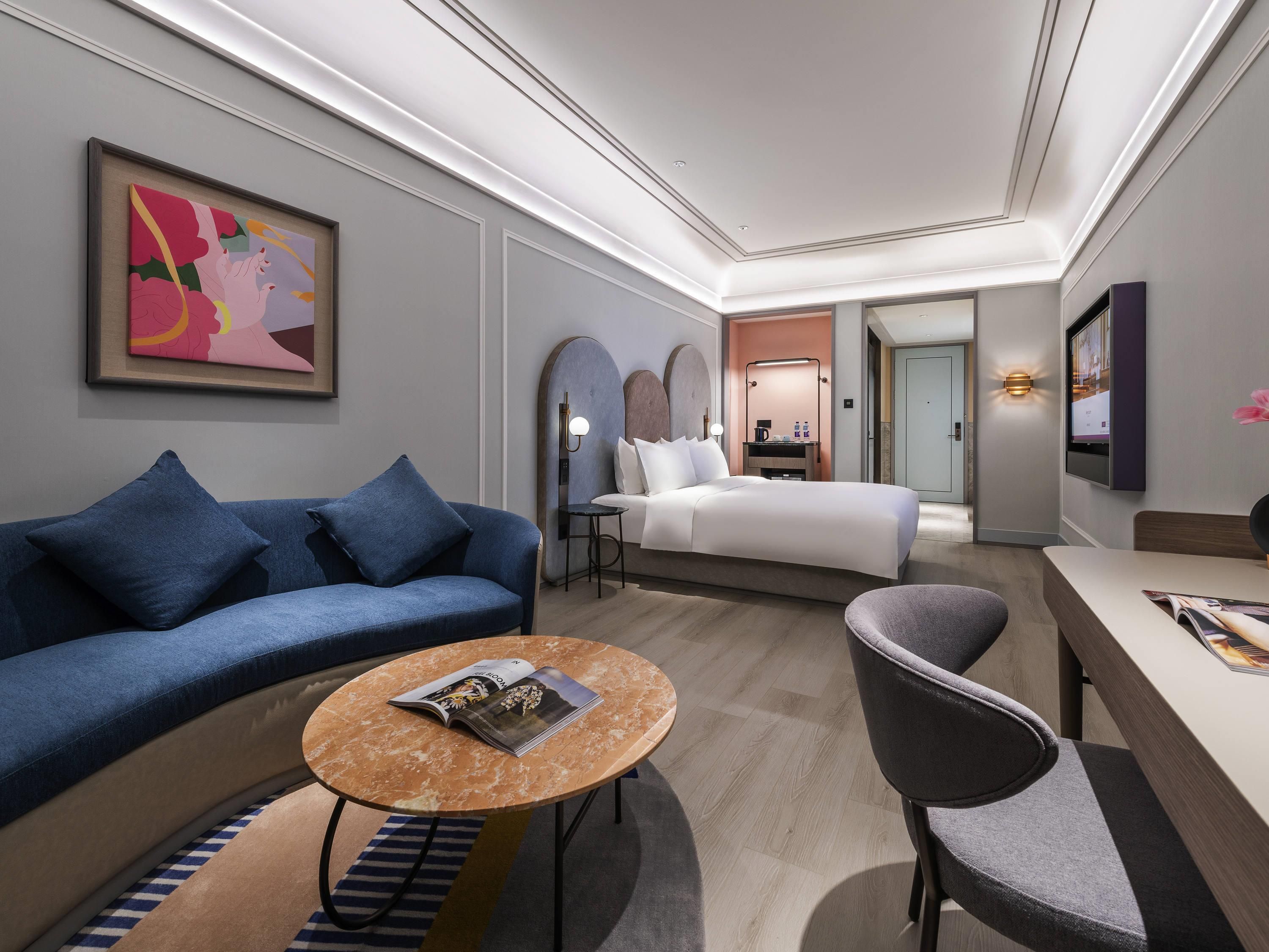 Deluxe Room, 1 King Bed | Minibar, desk, laptop workspace, free WiFi