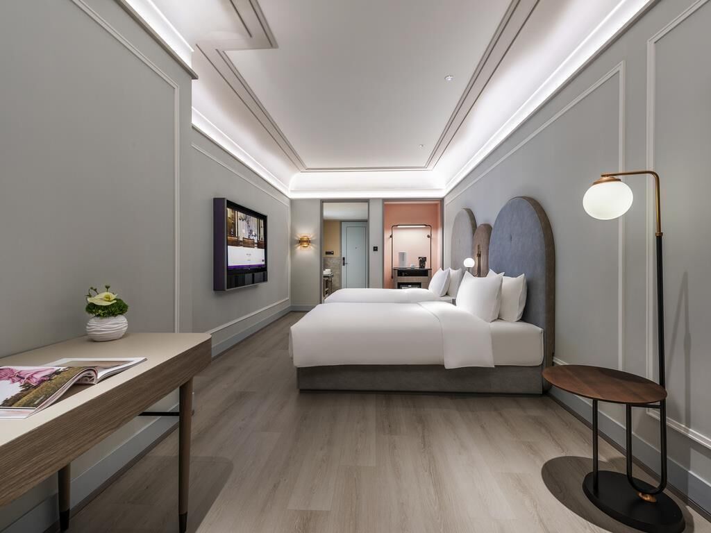 Deluxe Room, 1 King Bed | Minibar, individually decorated, individually furnished, desk