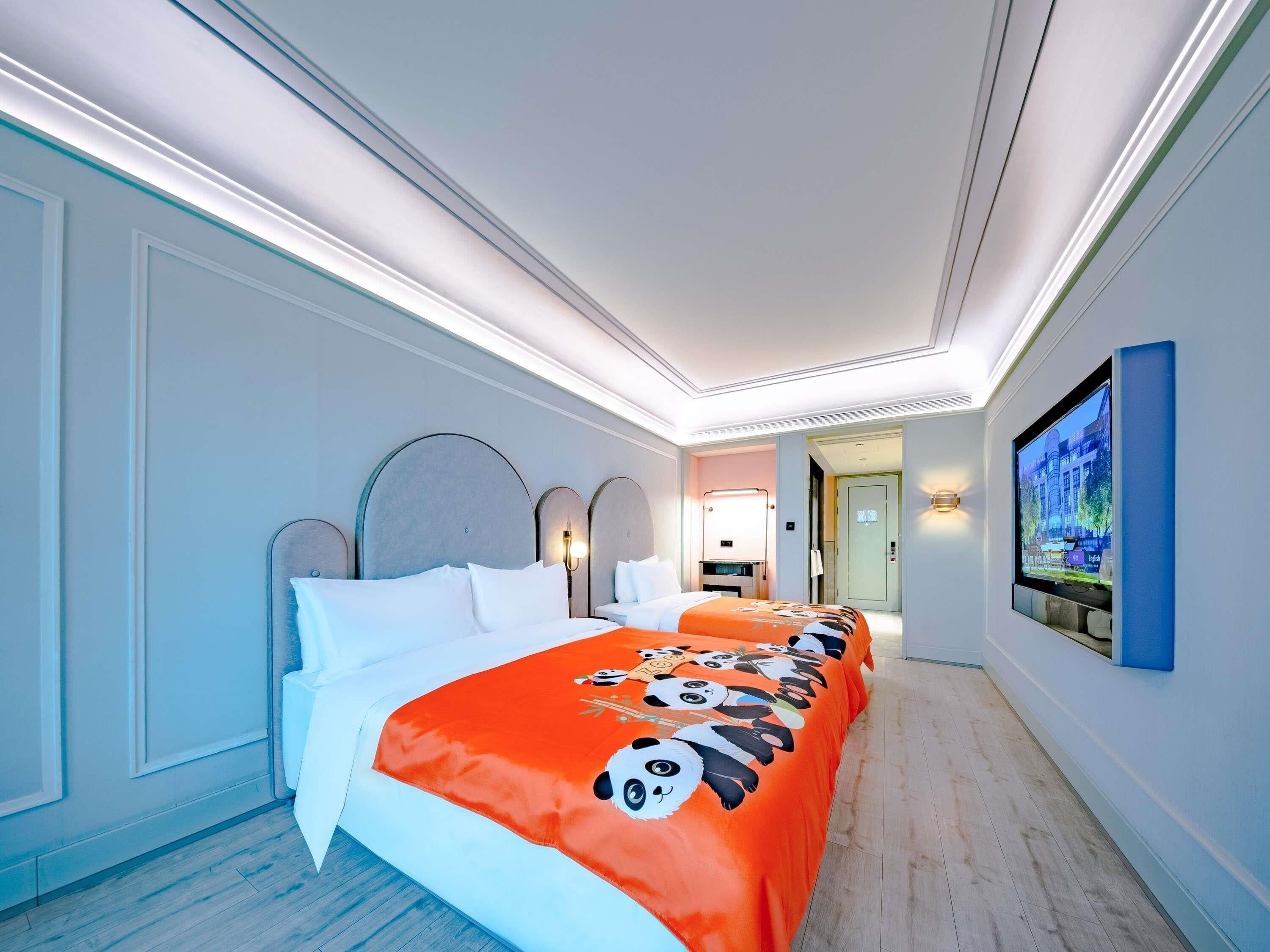 Classic Family Room | Minibar, desk, laptop workspace, free WiFi