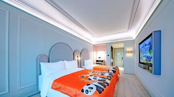 Classic Family Room | Minibar, desk, laptop workspace, free WiFi