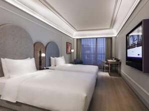 Minibar, desk, laptop workspace, free WiFi